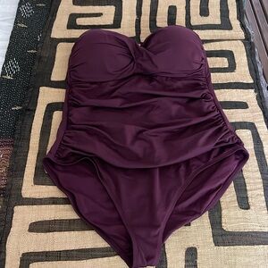 Anne Cole twist front one peice strapless swim suit